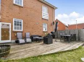 Beautiful Holiday Home Near The Beach Sj1070