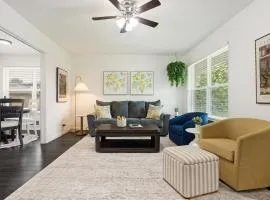 Italian Cottage 2B 1B Duplex KING Pet Friendly