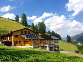 BnB Guesthouse Lusi，位于Frauenkirch努力施一号滑雪缆车附近的酒店