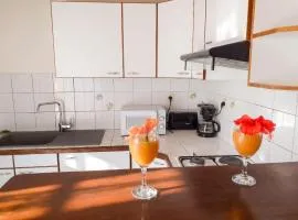 Appartement moderne à Sainte-Anne - Piscine & Jardin - 80 m²