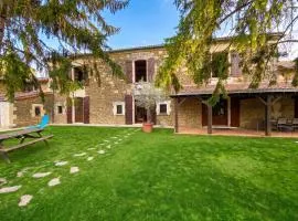 Maison charmante à Mouterre-Silly avec jardin privé