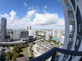 C5103 Outstanding Studio in the Heart of Downtown