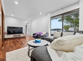 Value Family Friendly Stay Near Shops and Dining