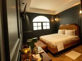 The Tub Suite