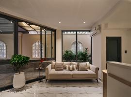 Luckin Hotel Lê Đức Thọ by Urban B，位于胡志明市的酒店