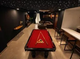 PRESIDENTIAL Two Bedroom Suite In GOLD CREST RESIDENCY - DHA Phase 4 Lahore