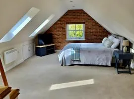 Countryside Garden Loft near Lymm