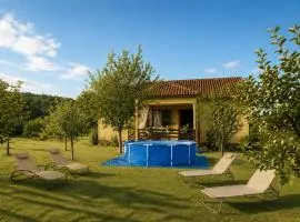 Green Little Cottage with Pool near Ostrog Monastery