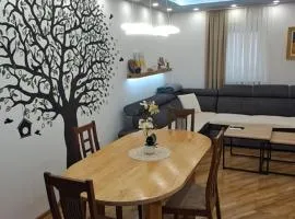 Modern downtown apartment with free parking