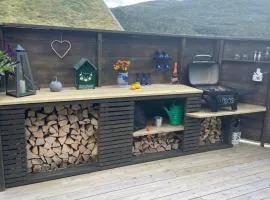 Unique lovely holidayhome, BBQ, quiet nature close to Trolltunga