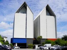 Blue Hippo & Red Crocodile Hotel