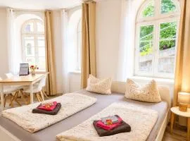 Urlaubsmagie - Ferienwohnung Felsenpfad - Sauna & Saisonaler Pool - F1