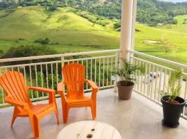 Appartement spacieux avec vue montagne à Le Marin, 82 m².
