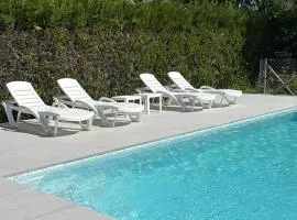 Chalet con piscina en Carmona