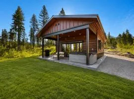 Glacier Luxury Retreat Deer View Cabin 3