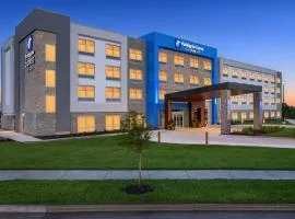 Holiday Inn Express & Suites Overland Park South by IHG