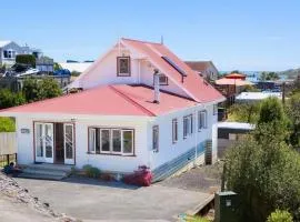 Large Bach in Raglan central