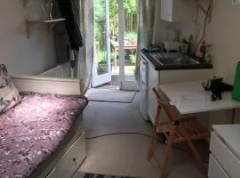 Delightful studio apartment in pretty village of Albrighton