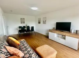 Panorama City Appartement Göppingen - 5 Einzelbetten, Küche, Balkon, Parkplatz, Aufzug, WLAN