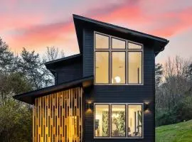 Chattanooga Modern Luxury that Sleeps 10 with 2 King Beds