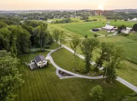 Zook Manor with Hot tub Firepit and Game Room