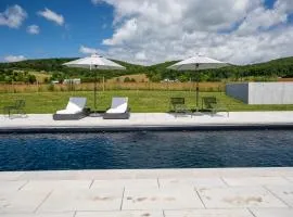Valley View - Renovated Cottage New Addon and Pool