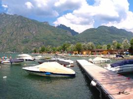 Sunwaychalets Lago di Lugano，位于波尔莱扎的木屋