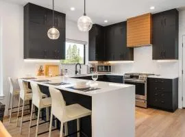 New Mountain Villa 1064 I Great Views I Private Hot Tub I Bunk Room I Activity Program