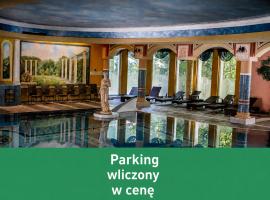 Papuga Park Hotel Wellness Marrakesz & SPA，位于别尔斯克-比亚拉的酒店