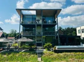 B&B Veluwemeer, jacuzzi, swim spa, sauna, steam bath and sandy beach