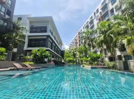 Stasia Suites Sriracha