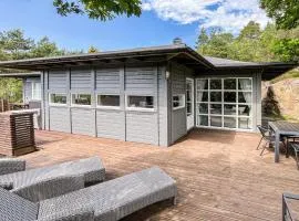 Stunning Home In Mandal With Kitchen