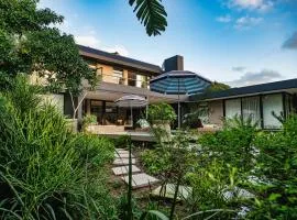 Luxury Caisa Villa Eden Rock Estate