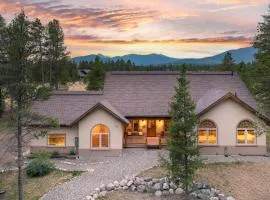 Mountain Retreat Villa I Private Hot Tub I Great Views I Game Room I Activity Program