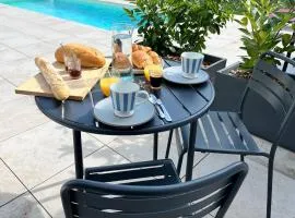 Jade air-conditioned suite 10 min sea, spa bath, pool