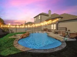 Vibrant Texas Escape 5BR Pool & Hot Tub