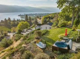 Panoramic Summerland Lake View Studio with Hot Tub