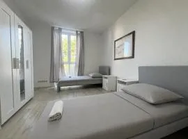 Mieterlux Central 4-Room Apartment near Offenbach Central Station 8 Guests