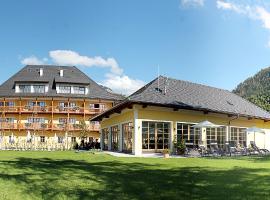 霍施特劳恩湖萨尔茨卡默古特酒店，位于埃本塞的带泳池的酒店