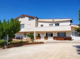 Rooms Ava Raj