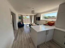 NEW 2BR Open Plan Bungalow With Free Parking