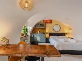 Casa Anastasia with private patio by GardaDoma