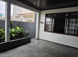 Apartamento 2 qtos Estacionamento Praia central