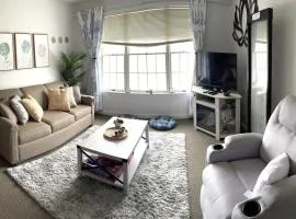 Gorgeous New Zen Suite Sleeps 4-Ski On Off Jiminy