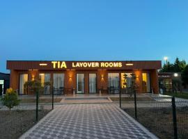 TIA Layover Rooms,位于克鲁亚的酒店