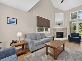 Family Townhome with outdoor pool access
