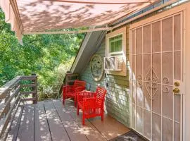Walk to Downtown Chico! Tree-Lined Apt w/ Deck
