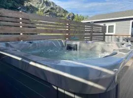 FlatRocks 2BR Stay Hot Tub & Partial Ocean View