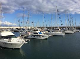 Puerto Calero Boat，位于卡列罗港的酒店