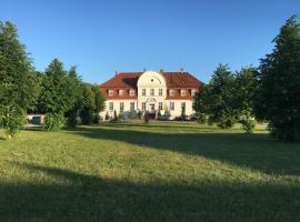 Jagdschloss Lalendorf，位于Lalendorf的酒店
